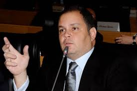 Líder do governo, Rogério Cafeteira destaca o programa Mais Asfalto