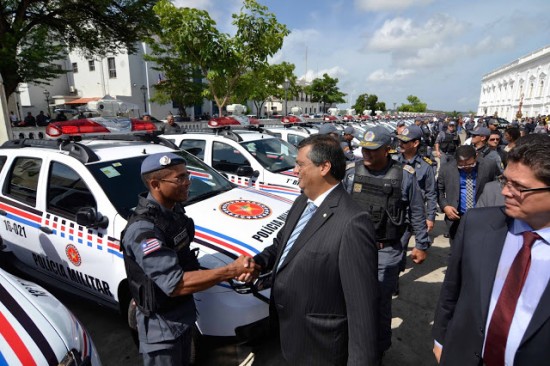 Governando entregando novas viaturas para combate a criminalidade 
