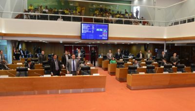 Poucos parlamentares têm comparecido ao plenário para votar as matérias do Governo