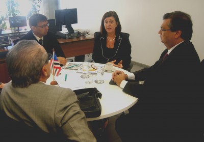 O governador Flávio e o deputado José Reinaldo em reunião com Magda na sede da ANP