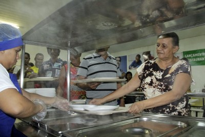 Restaurante popular já está servindo janta 