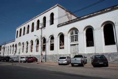 Prédio abandonado do Sioge seve de abrigo para marginais 