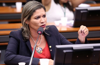 Rosângela discutiu residência médica em audiência pública