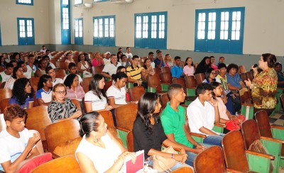 Estudantes participam do debate sobre eleição direta para gestores