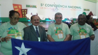 O prefeito Chico Gomes e o secretário Joaquim Campelo com os líderes comunitários Bibi e Zé Foba