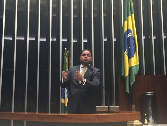 Deputado faz sua estreia na tribuna como líder da bancada do PDT