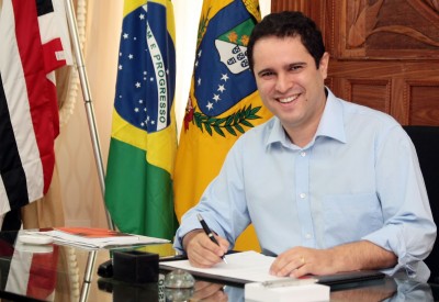 Com uma administração séria e transparente, Edivaldo mantém em dia os salários dos servidores 