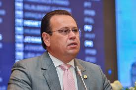 Novo presidente do DEM, Stênio Resende se aproxima de Edivaldo