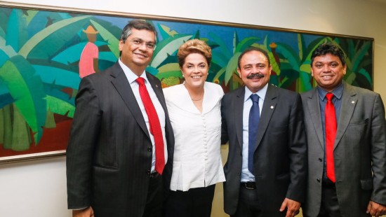 Ao lado do governador Flávio Dino, a presidente Dilma festeja apoio de Waldir Maranhão e parte da bancada do PP. Dino é um dos principais articuladores em defesa da democracia e contra o golpe, na Câmara dos Deputados.