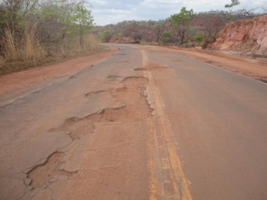 buraqueira-na-br-135-na-subida-da-serra-da-santa-marta-sentido-correntegilbues-152638