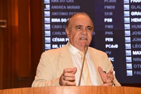 Deputado Edivaldo Holanda levou o programa de entrega de títulos da prefeitura à tribuna