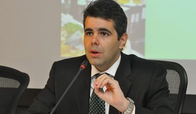 Adriano Sarney criticou o governo por reajustar salário dos servidores do Estado