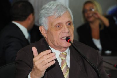 José Joaquim conta com o apoio de João Castelo na disputa contra Pinto Itamaraty 