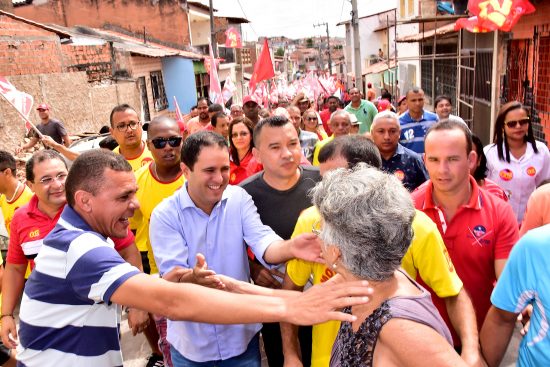 Edivaldo iniciou o último dia campanha com uma caminhada no Lira