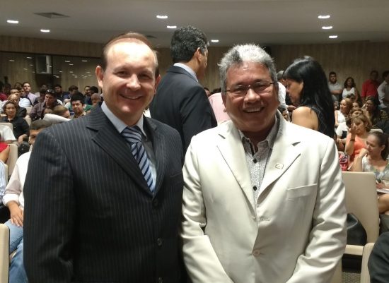 O secretário Márcio Honaiser com o presidente da Aged, Sebastião Anchieta 