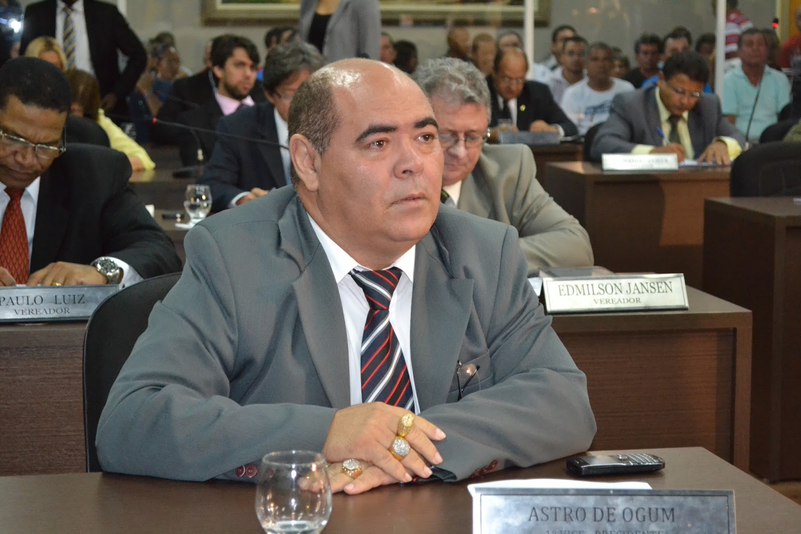 Consenso na Câmara só existe em torno da reeleição de Astro de Ogum