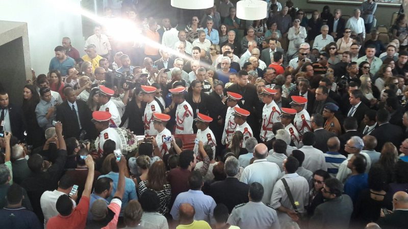 Chegada do corpo do deputado João Castelo ao plenário da Assembleia Legislativa